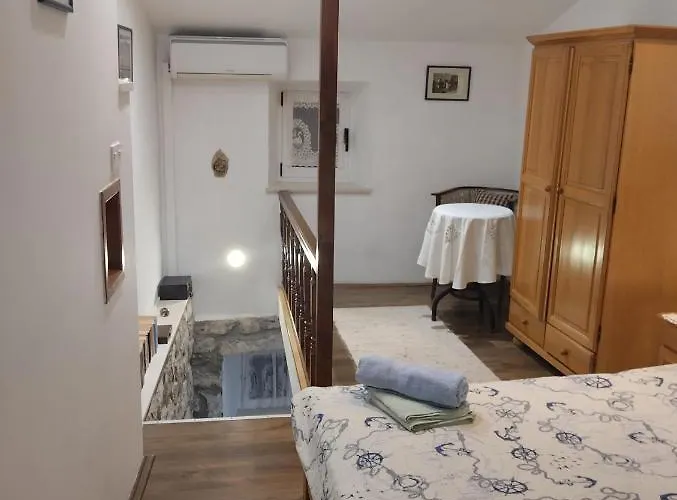 Crocant House *